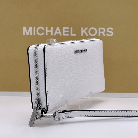Michael Kors Large Pebbled Leather Continental Wallet Wristlet Phone Holder
Opt - Picture 4 of 12